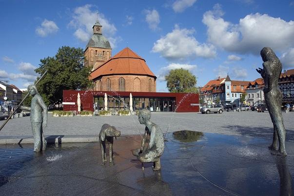 Skulptur "Bernsteinfischer"